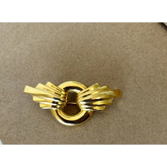 Vintage Geometric Fanned Wings On Circle Brooch Pin 2.5" Liquid Gold Tone EUC - Picture 2 of 7